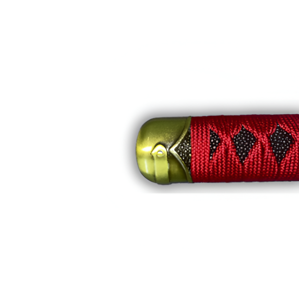 Vue détaillée du pommeau doré et du manche rouge tressé du katana Sandai Kitetsu, mettant en valeur les finitions et le design.