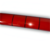 Gaine rouge brillante du katana Sandai Kitetsu ornée de fines lignes noires horizontales.