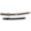 Vue complète du katana Shusui, montrant la lame avec son motif rouge distinctif et le fourreau noir orné de motifs roses et d'une garniture dorée.