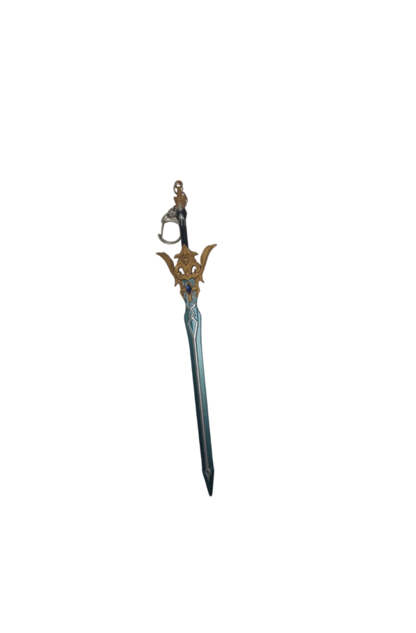 Porte-clés représentant une épée inspirée de l’univers de Genshin Impact, avec une lame bleutée et une garde dorée aux motifs détaillés.