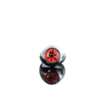 Bague d’Itachi Uchiha, réplique fidèle de l’anneau de l’Akatsuki dans Naruto. L’anneau arbore un fond rouge vif avec le kanji 朱 (Shu) signifiant "écarlate", porté par Itachi sur son annulaire droit. Un accessoire incontournable pour les fans et les cosplayers de l’univers Naruto.