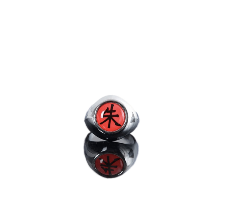 Bague d’Itachi Uchiha, réplique fidèle de l’anneau de l’Akatsuki dans Naruto. L’anneau arbore un fond rouge vif avec le kanji 朱 (Shu) signifiant "écarlate", porté par Itachi sur son annulaire droit. Un accessoire incontournable pour les fans et les cosplayers de l’univers Naruto.
