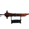 Mini réplique de l'épée Mort du Loup, inspirée de Genshin Impact, exposée sur un support noir. Cette épée imposante arbore une lame noire et rouge aux motifs acérés et tranchants, évoquant la puissance des loups. Une chaîne et un anneau métallique sont fixés à la poignée, en faisant un porte-clés de collection parfait pour les fans du jeu.
