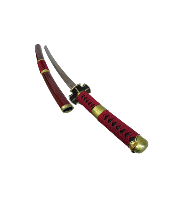 Katana Sandai Kitetsu inspiré de One Piece, présenté avec son fourreau rouge laqué et sa garde noire distinctive. Le manche est recouvert d'un tressage rouge et noir, offrant une prise en main traditionnelle.