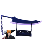 Mini réplique de l'épée Zangetsu d'Ichigo Kurosaki de Bleach, montée sur un support noir. La lame est courbée avec un tranchant blanc et une finition sombre. Le manche est entouré d'une chaîne métallique violette, fidèle au design de l'anime. Une image du personnage Ichigo Kurosaki en tenue de shinigami est affichée en bas à gauche.