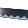Détail de la lame en acier noir avec un motif ondulé distinct, inspiré du Katana Yubashiri de Zoro dans One Piece.