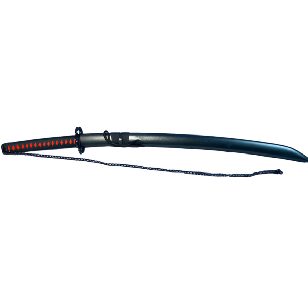 Katana Bankai d'Ichigo entièrement rangé dans son fourreau noir texturé avec manche rouge et noir et chaîne noire, inspiré de l'univers de Bleach