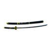 Vue complète du katana Yubashiri de Zoro, avec la lame dégainée à côté de son fourreau noir et doré, orné de motifs raffinés.