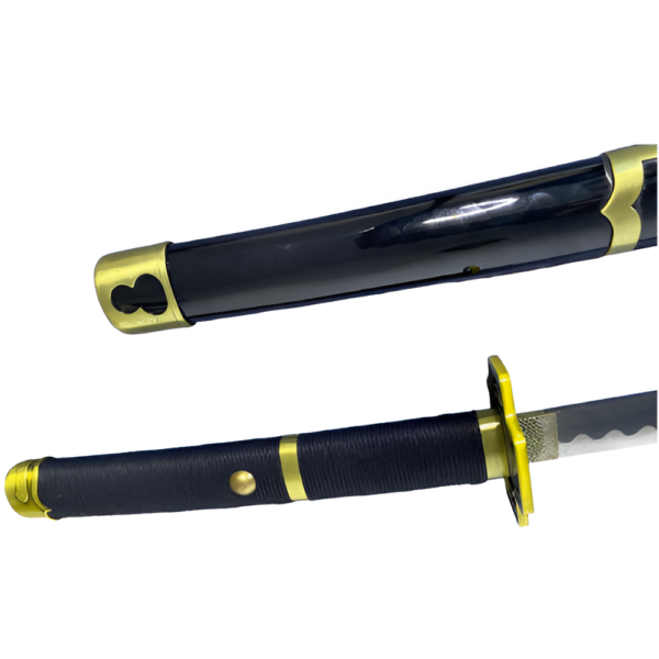 Vue du Katana Yubashiri de Zoro avec fourreau noir brillant orné de pièces dorées et manche noir avec détails dorés, inspiré de l'univers de One Piece