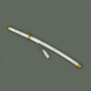 Vue complète du katana Ame no Habakiri, entièrement blanc avec des détails dorés, reposant sur un fond gris neutre. Le manche est orné d'un cordage blanc et une frange élégante pend en dessous.