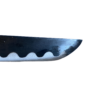 Pointe de la lame du katana Yubashiri, présentant un design ondulé et une finition en acier noir brillant, inspiré de One Piece.